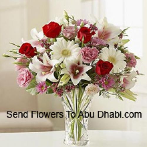 Niedliche Nelken, Gerberas und Rosen in Vase