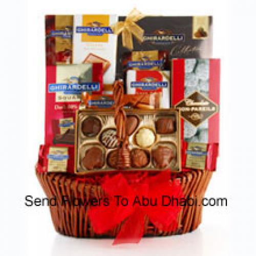 Panier contenant des chocolats assortis et des collations